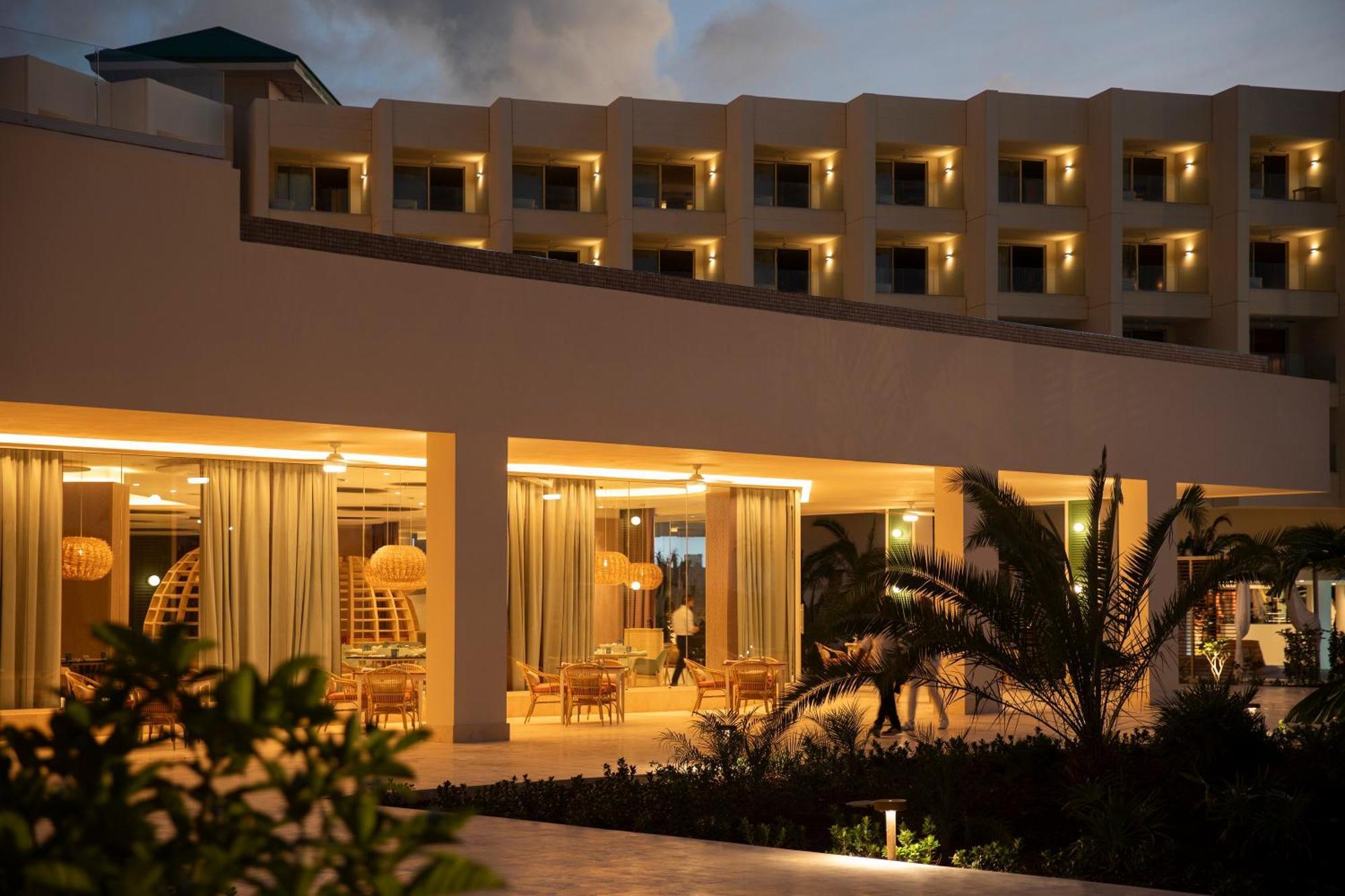 Joia Aruba By Iberostar Hotel Palm Beach Exterior photo