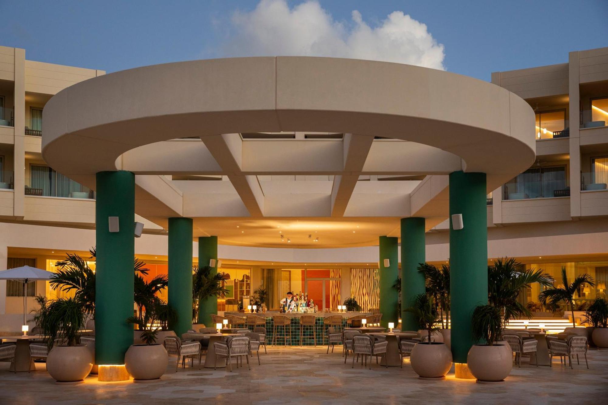 Joia Aruba By Iberostar Hotel Palm Beach Exterior photo
